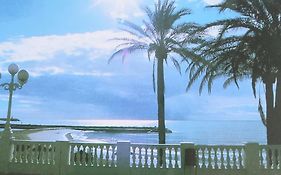Lux. Frontbeach-Terrace. 5 Pools.Tv. 2 A.C.Netflix